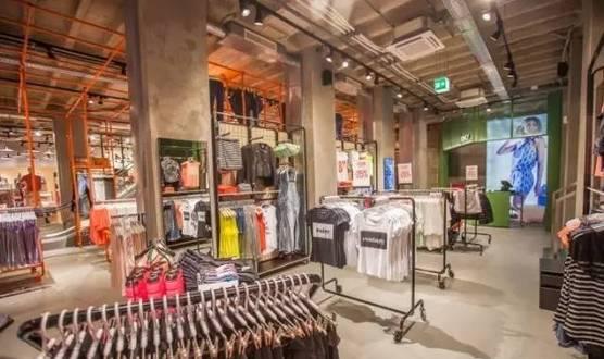 服装实体店铺网红店,揭秘服装实体店的时尚魅力