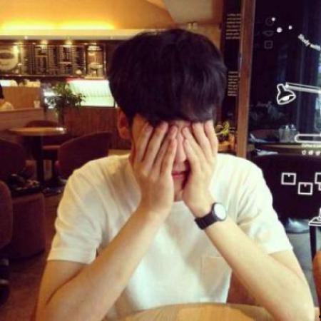 低调吃瓜头像男真人,揭秘真人生涯中的神秘面纱