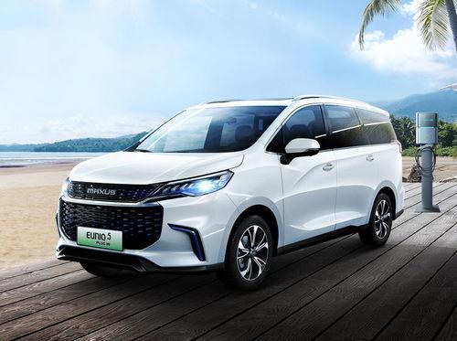 头条环球商务房车,尽享房车尊贵体验