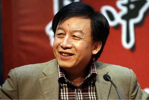 明星学者易中天,穿越历史的长河，探寻智慧的星辰