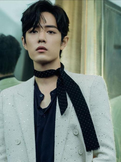 小敬肖战的头条,小敬背后的故事，揭秘明星背后的奋斗历程