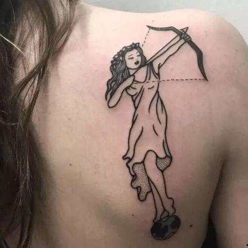 身上纹身的网红男明星