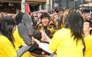 男明星下体尴尬,尴尬瞬间引发网友热议