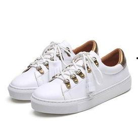 明星同款白拖鞋,夏日时尚必备单品