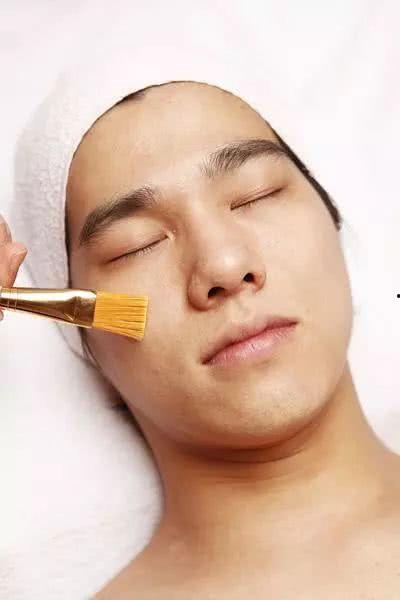 皮肤衰老的明星男,揭秘明星男生抗衰老护肤秘籍