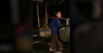 男子送老人回家视频网红,男子热心送老人回家，网友点赞传递正能量