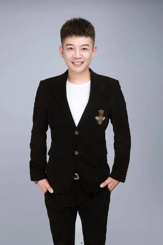 我是大明星辛凯肌肉,肌肉与梦想的完美融合，大明星的蜕变之路