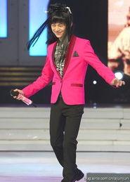 何炅明星入场照片,闪耀明星入场瞬间